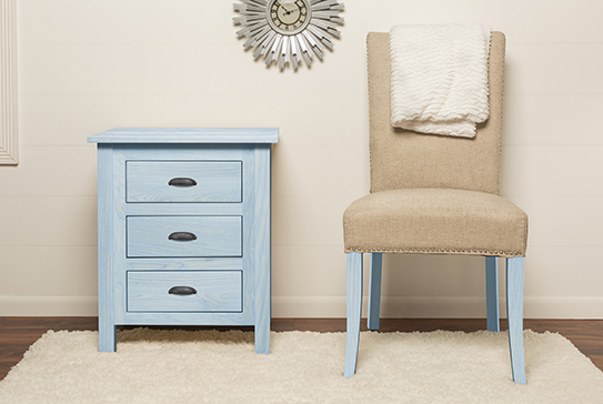 Цветное масло для дерева Varathane Fast Dry 297425 Выбеленный голубой 0,946 л фото в интерьере